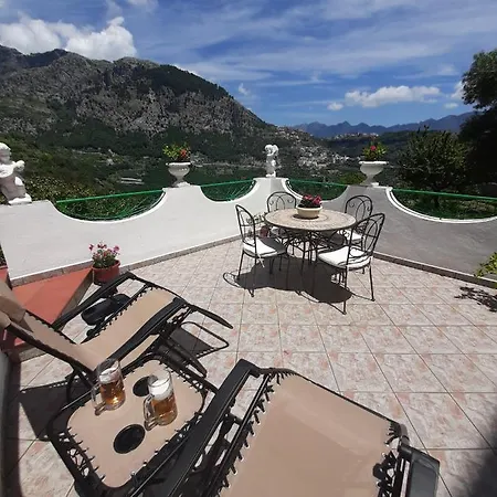 Gerry House בית נופש *